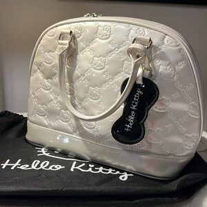 😽😽😽 🤍HELO KITTY PEARL WHITE NWOT🤍😽😽😽